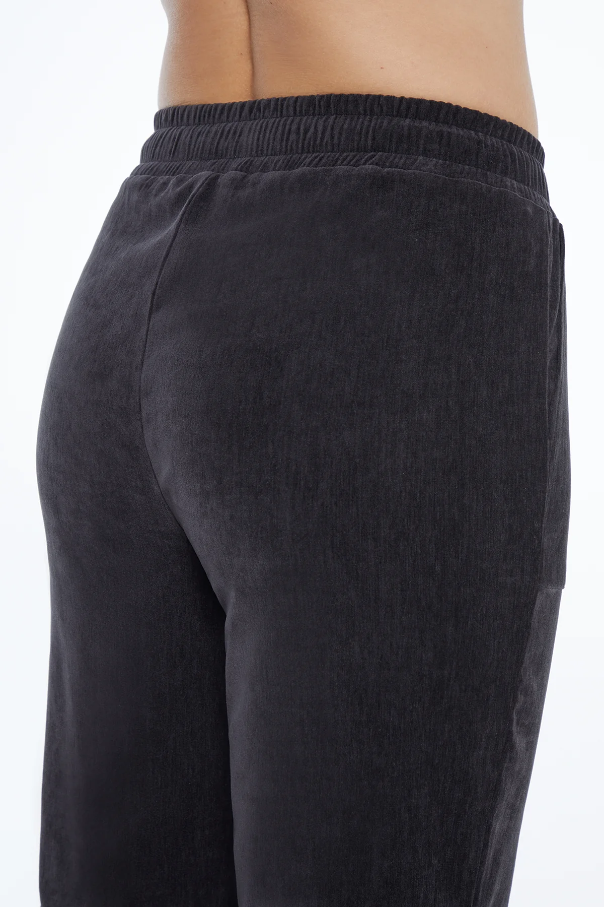 Black Velvet - 3 Items - Image 15