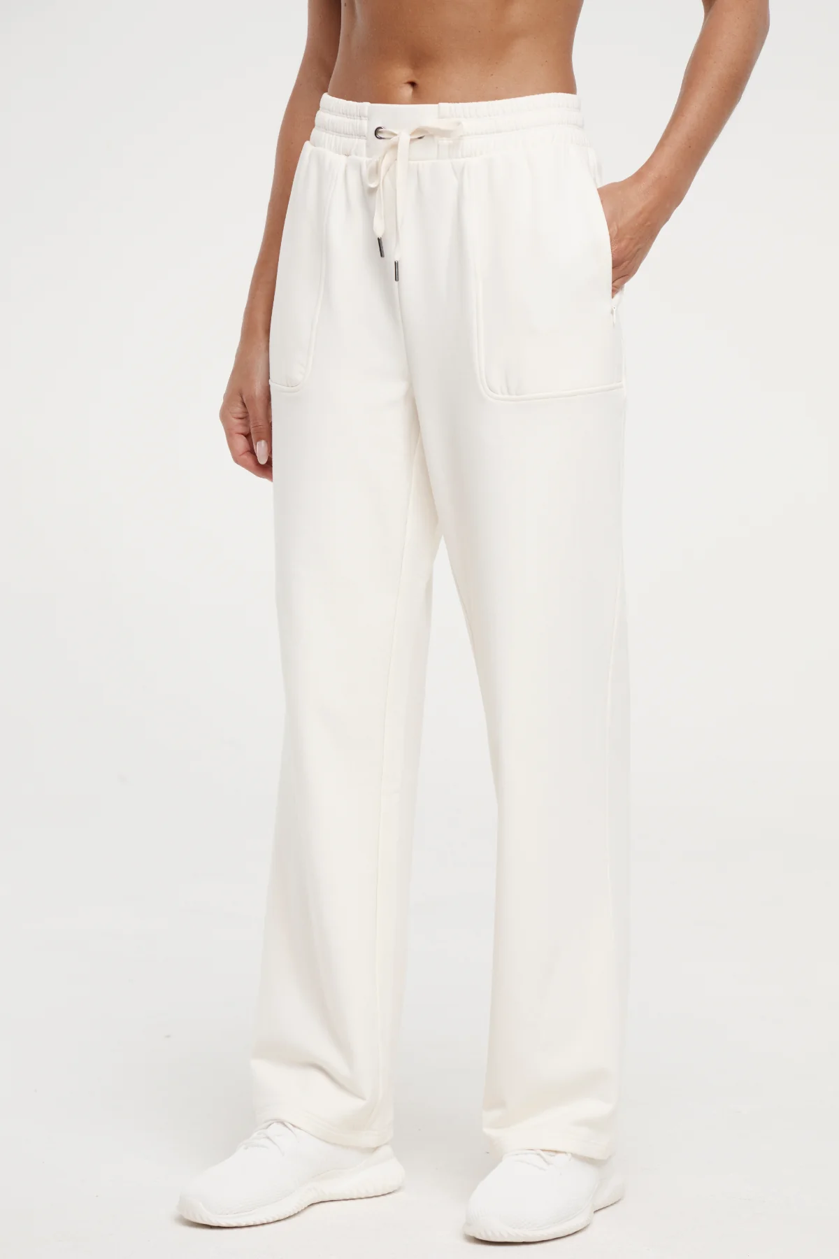 Mia Pant - Image 13