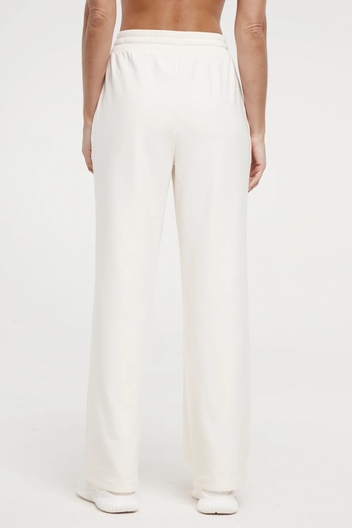 Mia Pant - Image 15
