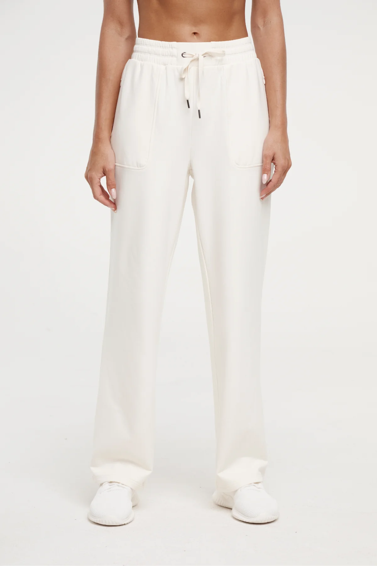 Mia Pant - Image 17
