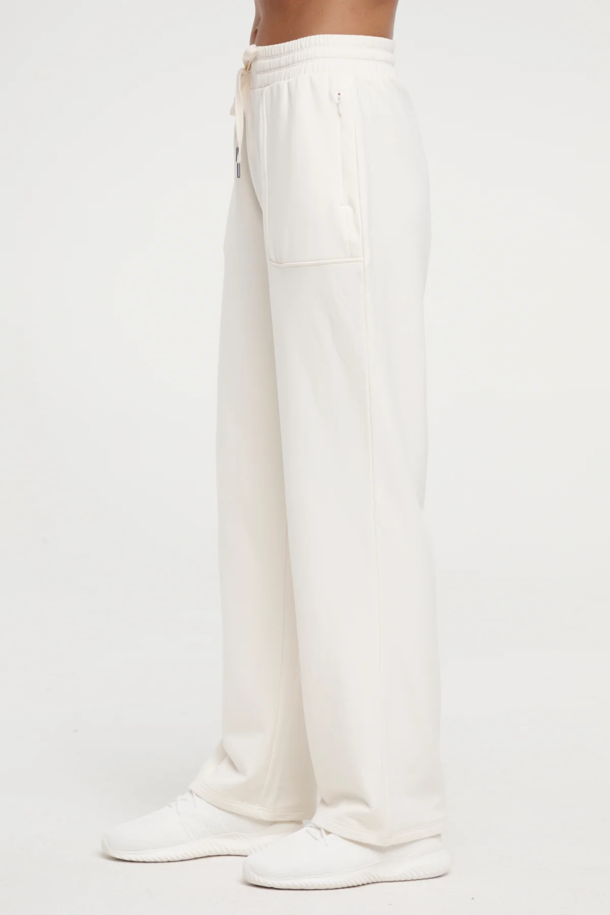 Mia Pant - Image 18