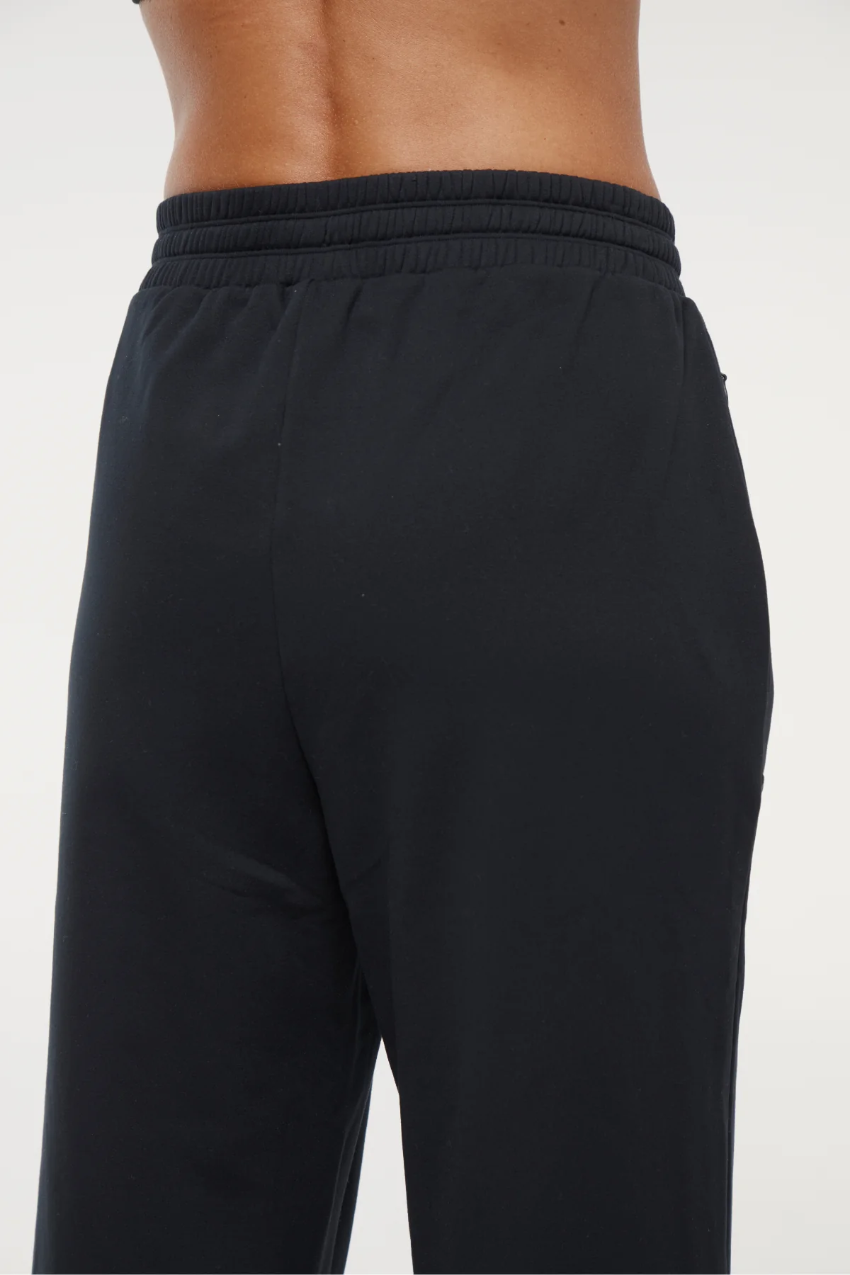 Mia Pant - Image 8