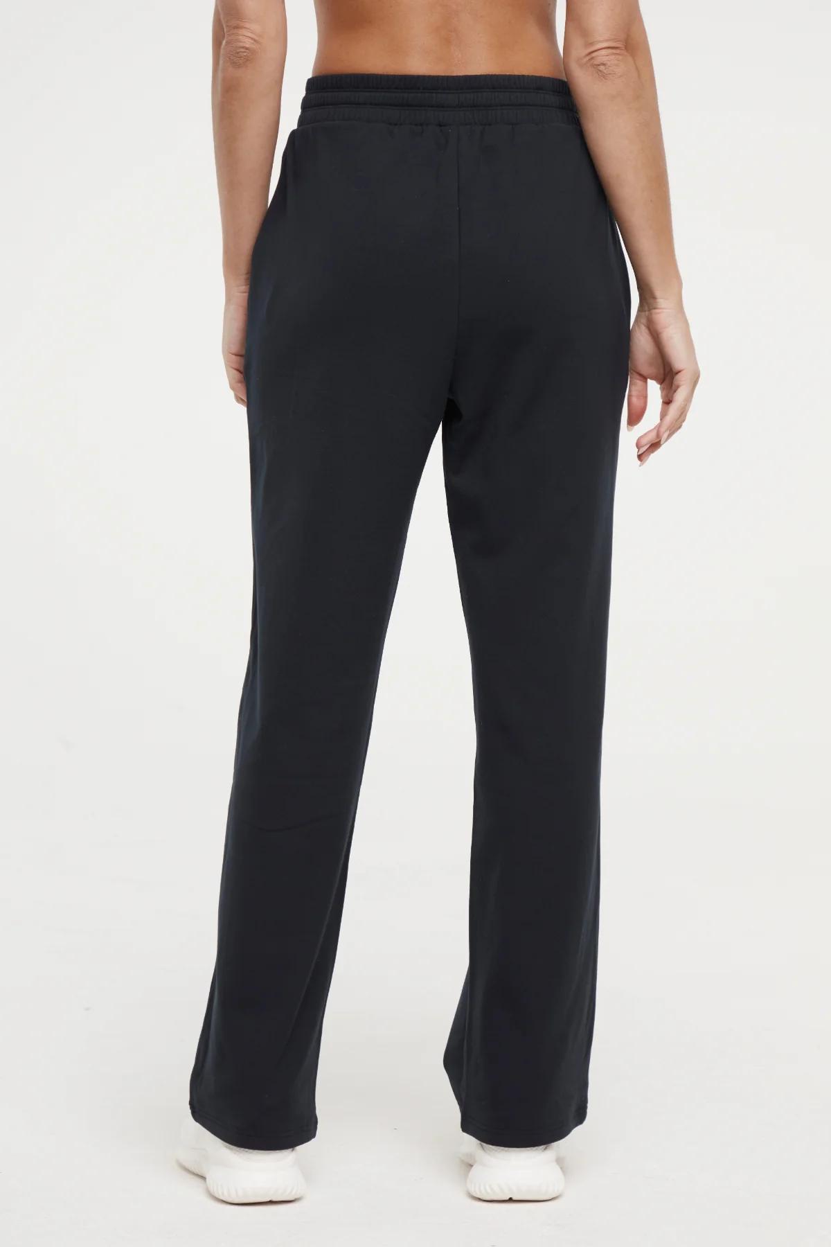 Mia Pant - Image 9